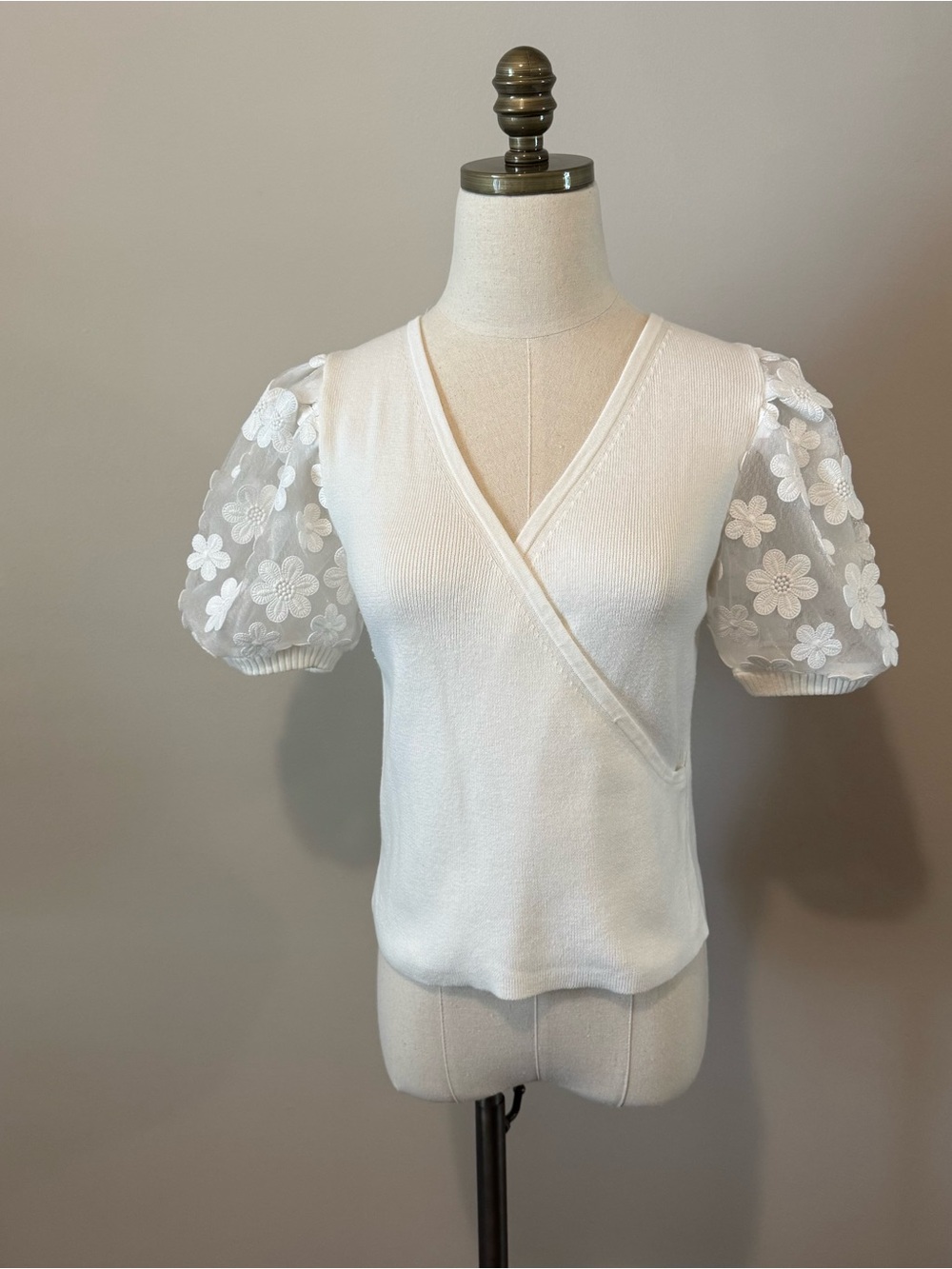 French Connection White V-Neck Puff-Sleeve Knit Top